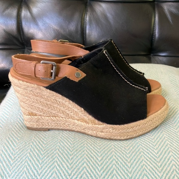 Dolcetta Selma 6.5 women’s Black and Tan Espadrille Wedges - Picture 2 of 16